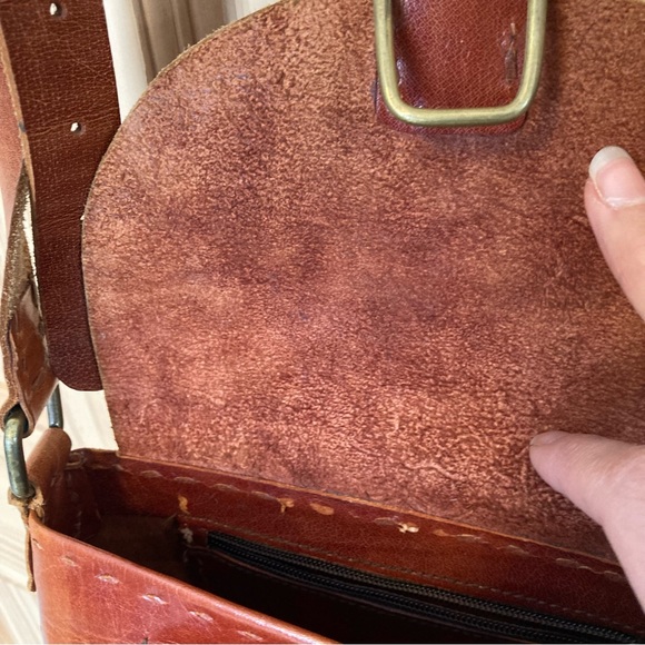 Beautiful leather bag. Handmade by artisan leather artist in south India. - Picture 9 of 16